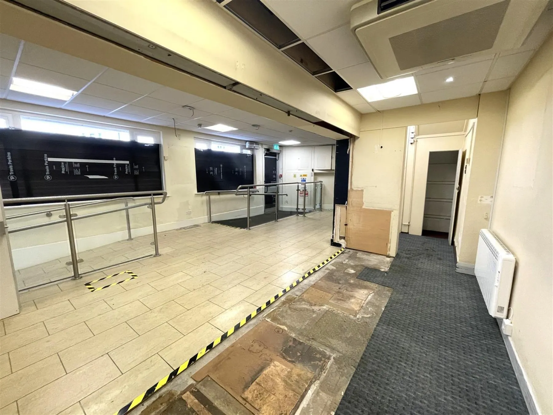 RESI PLANNING | WESTBURY VILLAGE, 6 bedroom, Commercial - 33938051