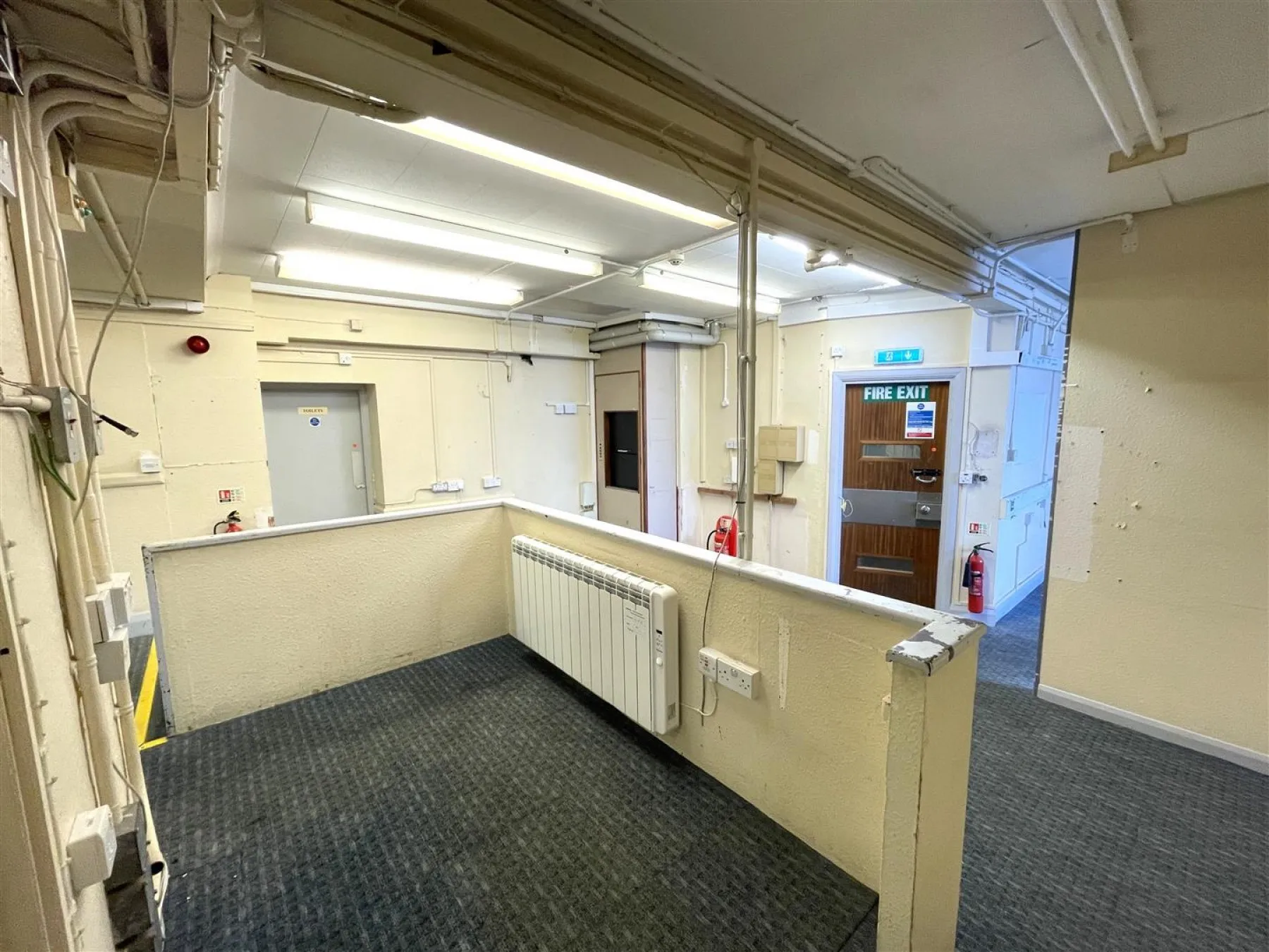 RESI PLANNING | WESTBURY VILLAGE, 6 bedroom, Commercial - 33938051