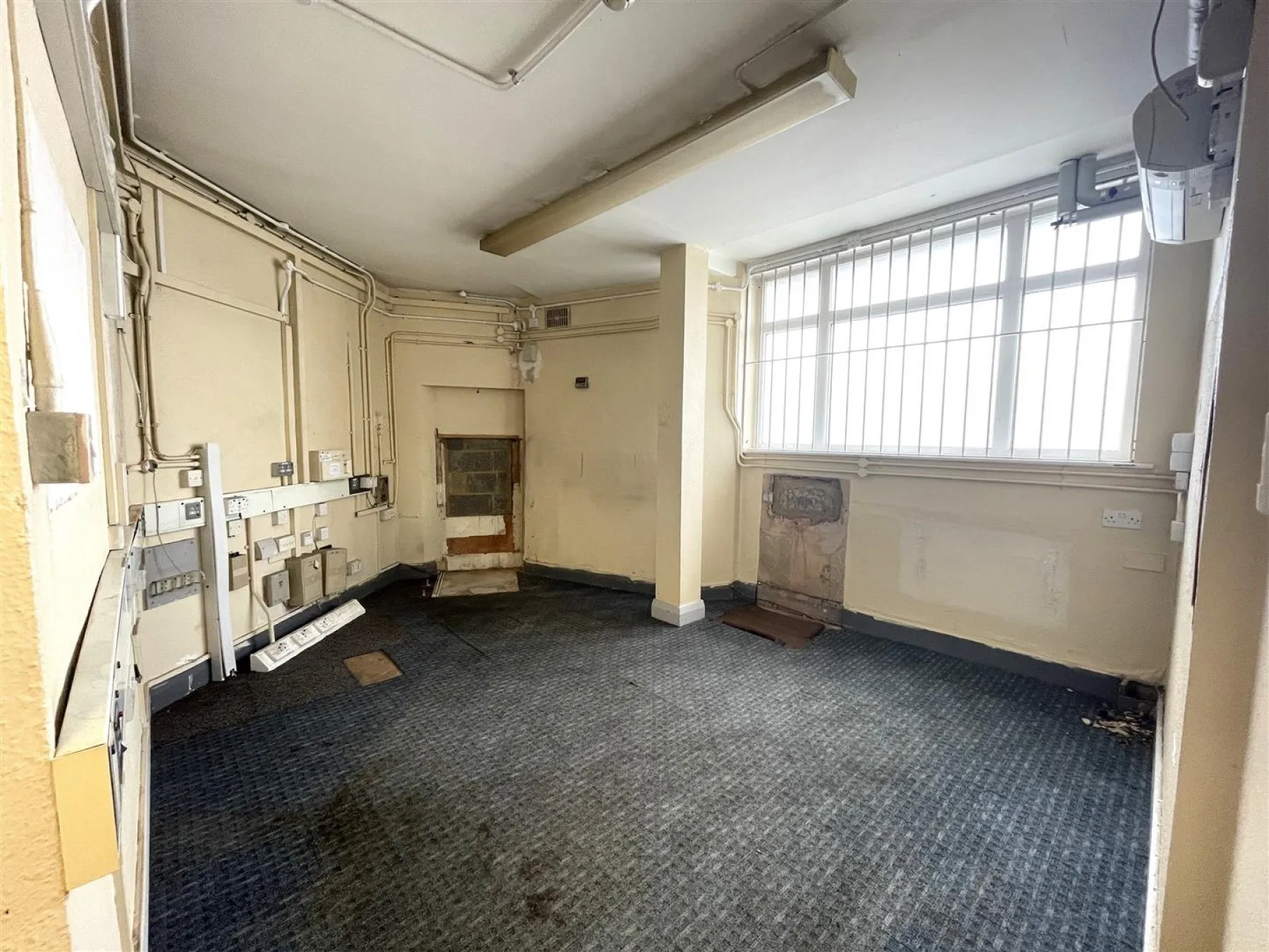 RESI PLANNING | WESTBURY VILLAGE, 6 bedroom, Commercial - 33938051
