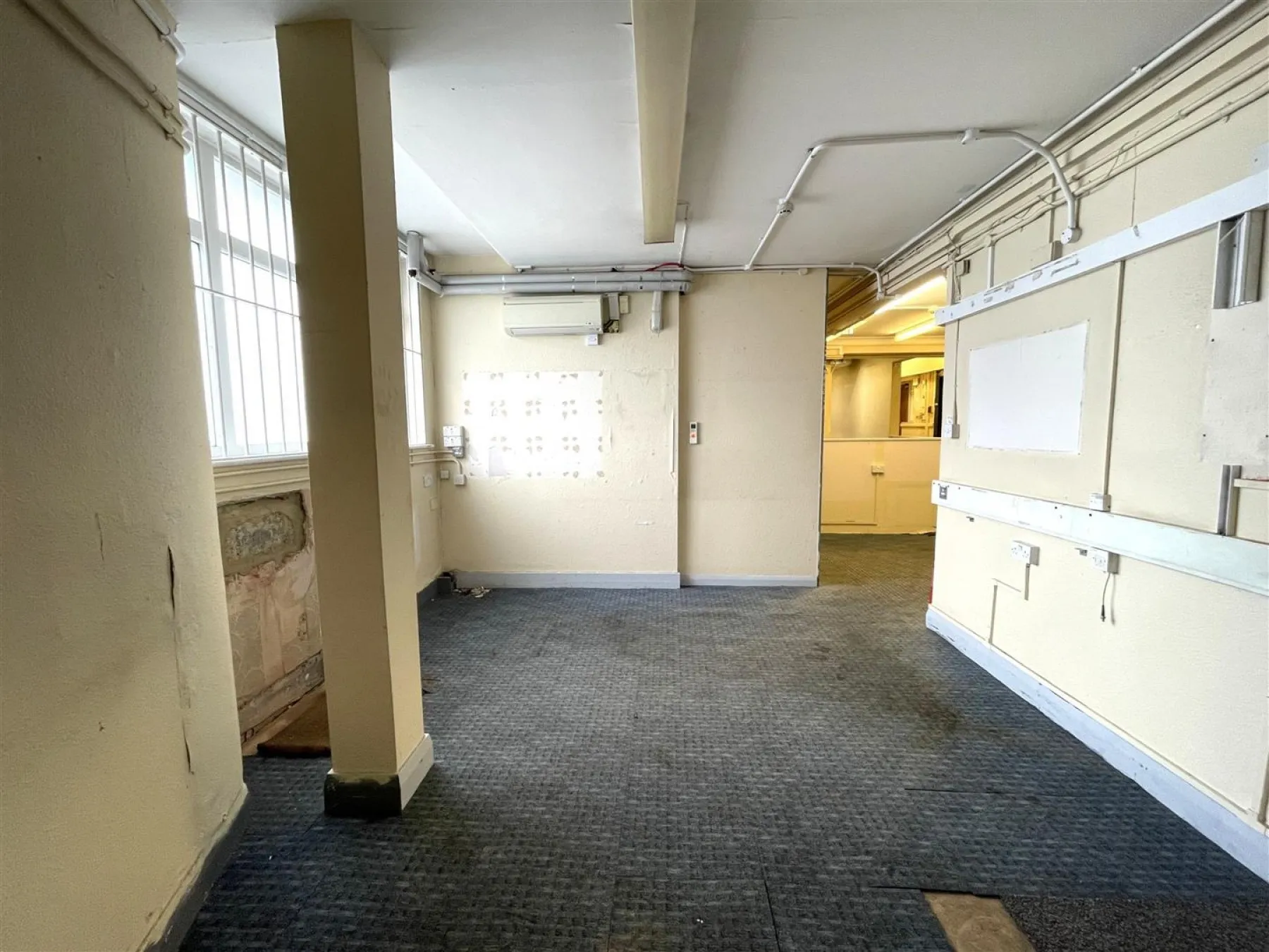 RESI PLANNING | WESTBURY VILLAGE, 6 bedroom, Commercial - 33938051