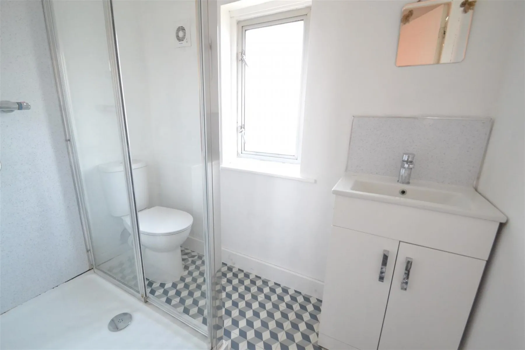 SEMI | BASIC UPDATING | BS4, 3 bedroom, House - Semi-Detached - 33920243