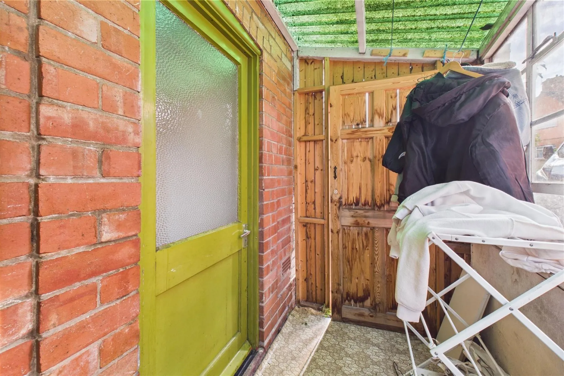 SEMI | BASIC UPDATING | BS4, 3 bedroom, House - Semi-Detached - 33920243