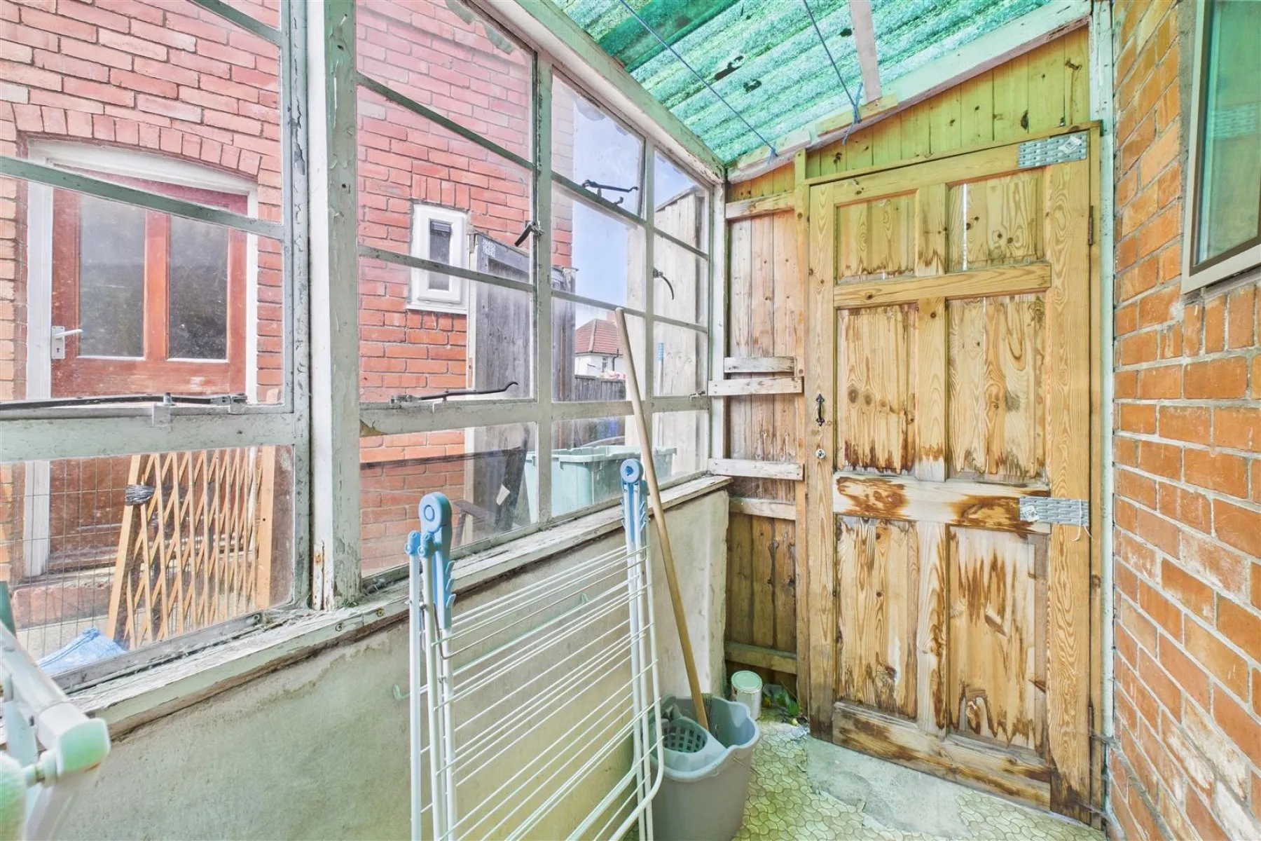 SEMI | BASIC UPDATING | BS4, 3 bedroom, House - Semi-Detached - 33920243