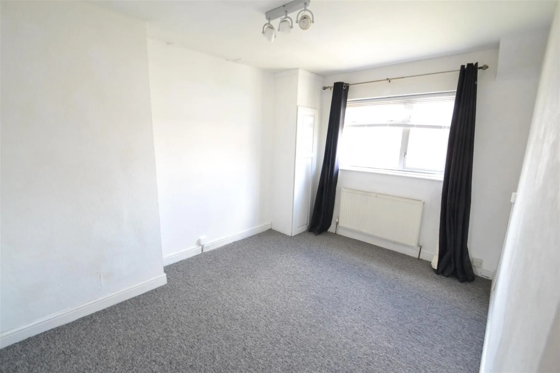 SEMI | BASIC UPDATING | BS4, 3 bedroom, House - Semi-Detached - 33920243