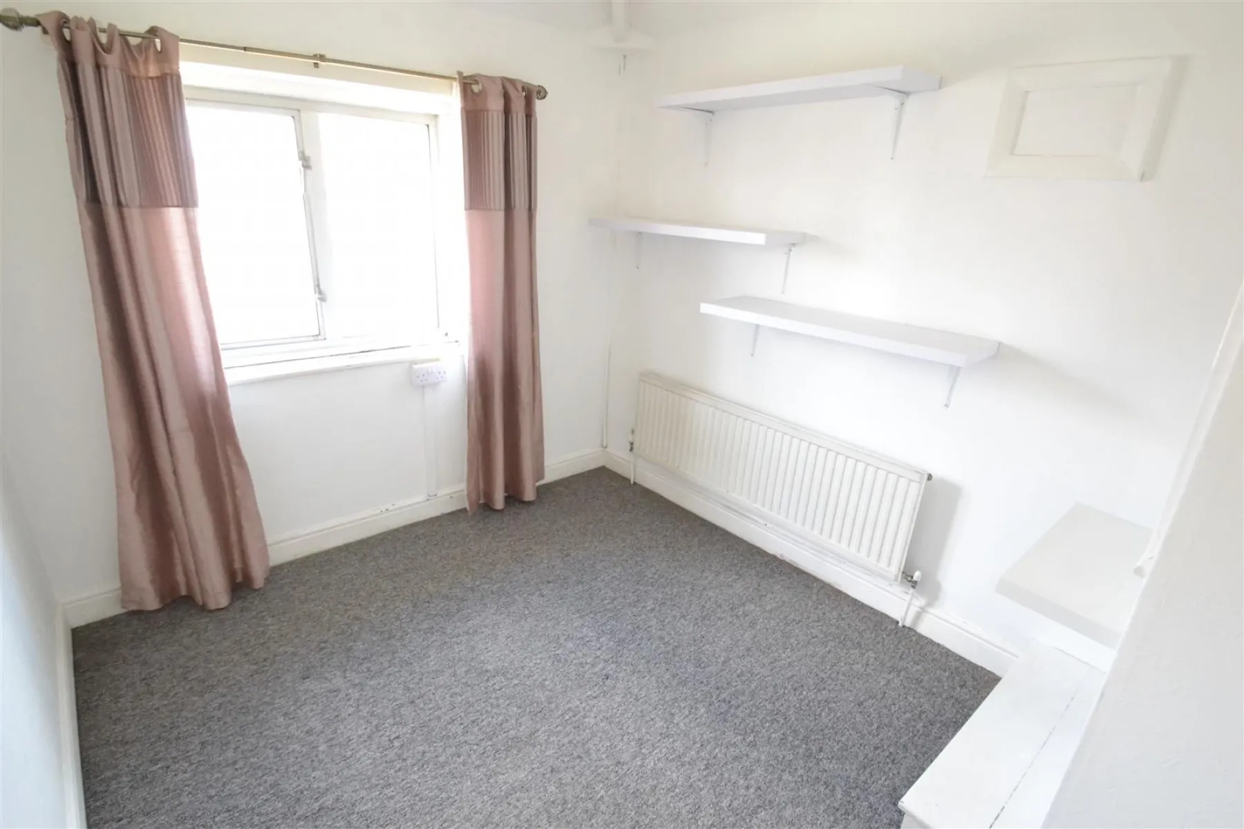 SEMI | BASIC UPDATING | BS4, 3 bedroom, House - Semi-Detached - 33920243