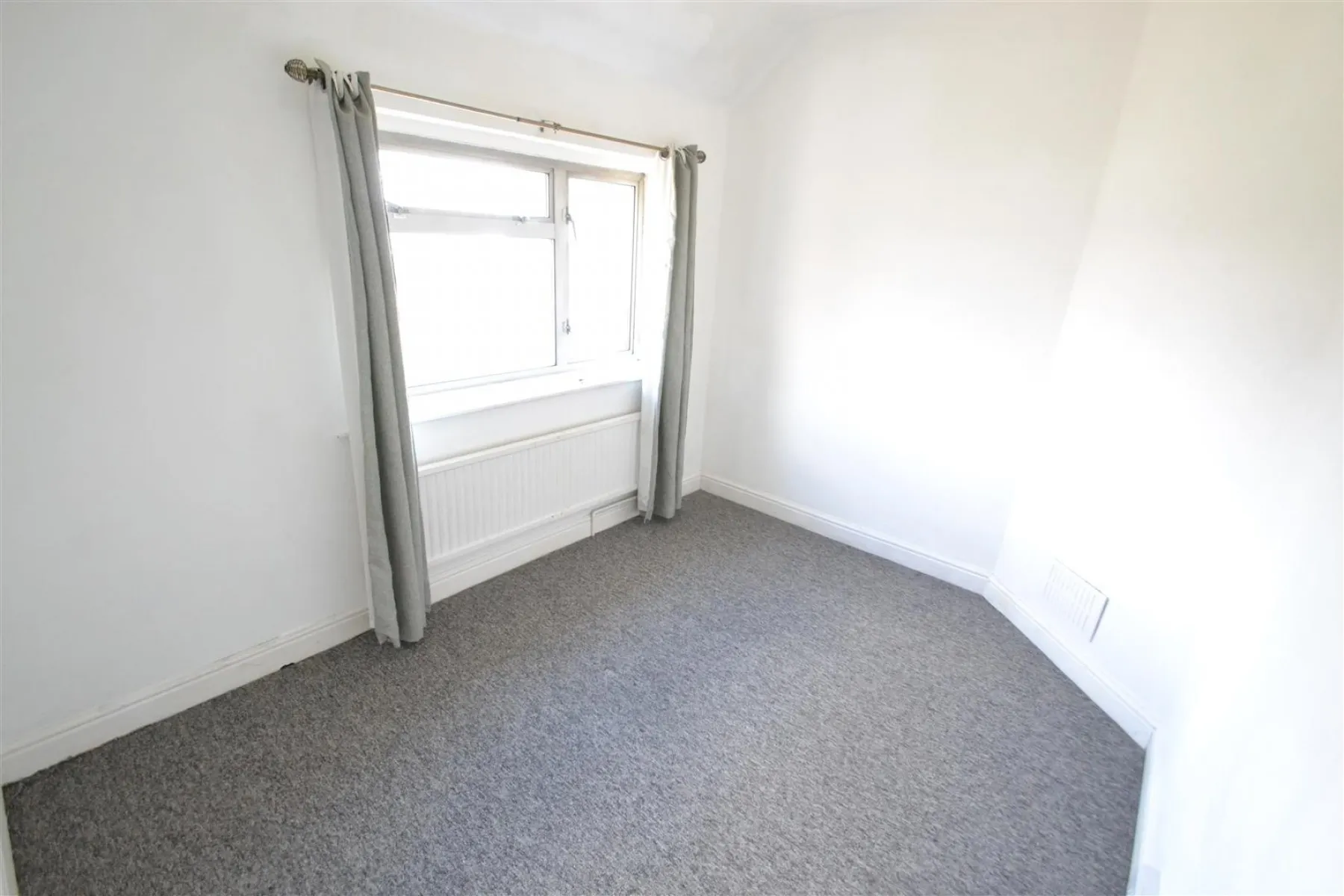 SEMI | BASIC UPDATING | BS4, 3 bedroom, House - Semi-Detached - 33920243