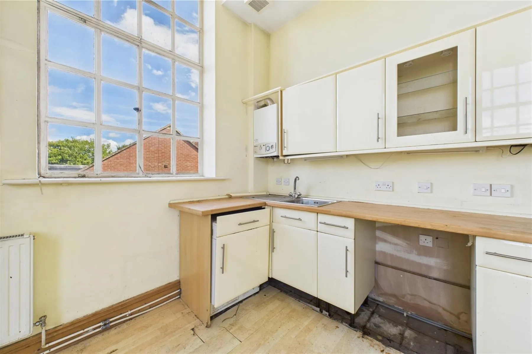 CASH BUYERS ONLY | FISHPONDS, 2 bedroom, Flat - 33972505