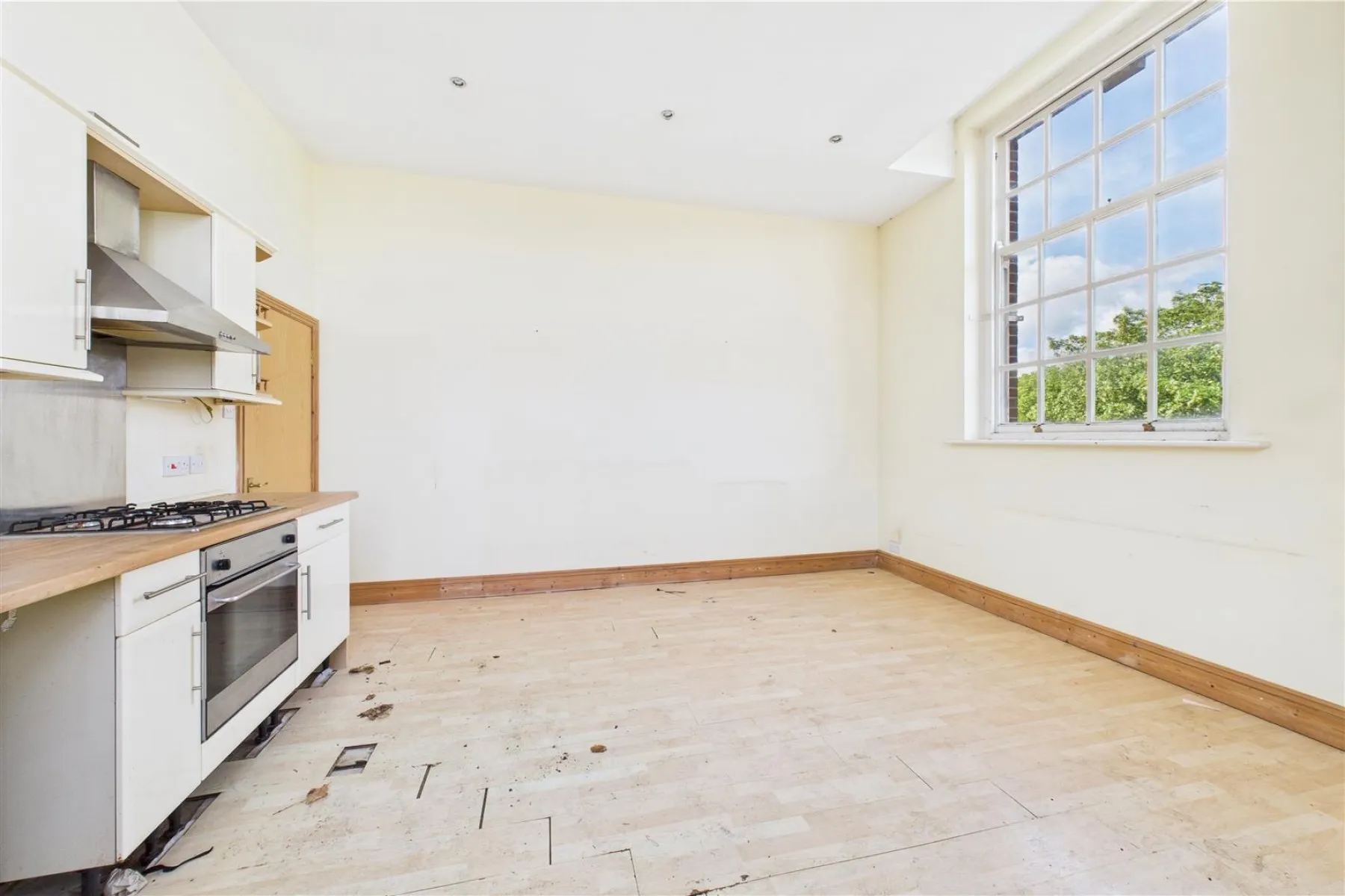 CASH BUYERS ONLY | FISHPONDS, 2 bedroom, Flat - 33972505