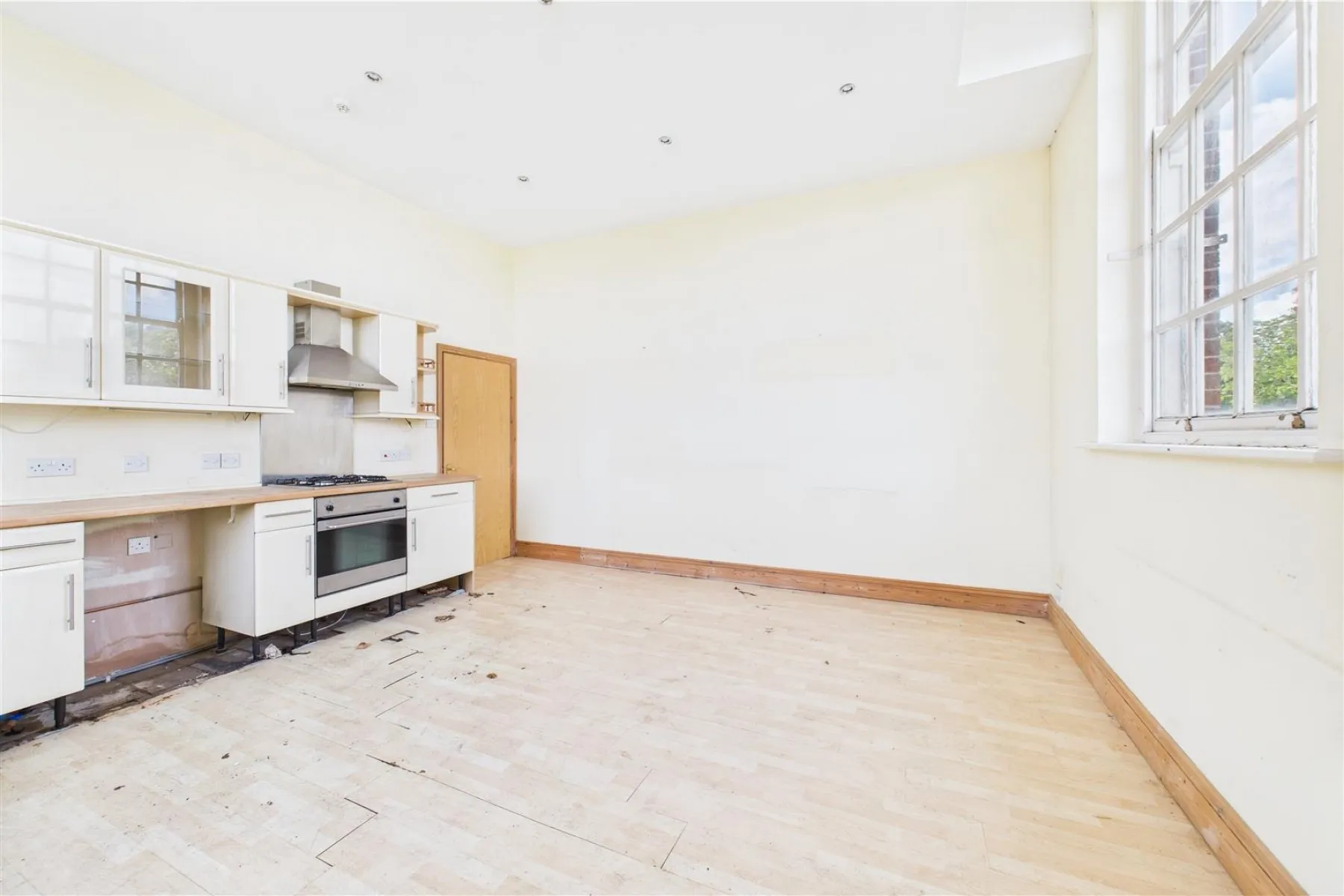 CASH BUYERS ONLY | FISHPONDS, 2 bedroom, Flat - 33972505