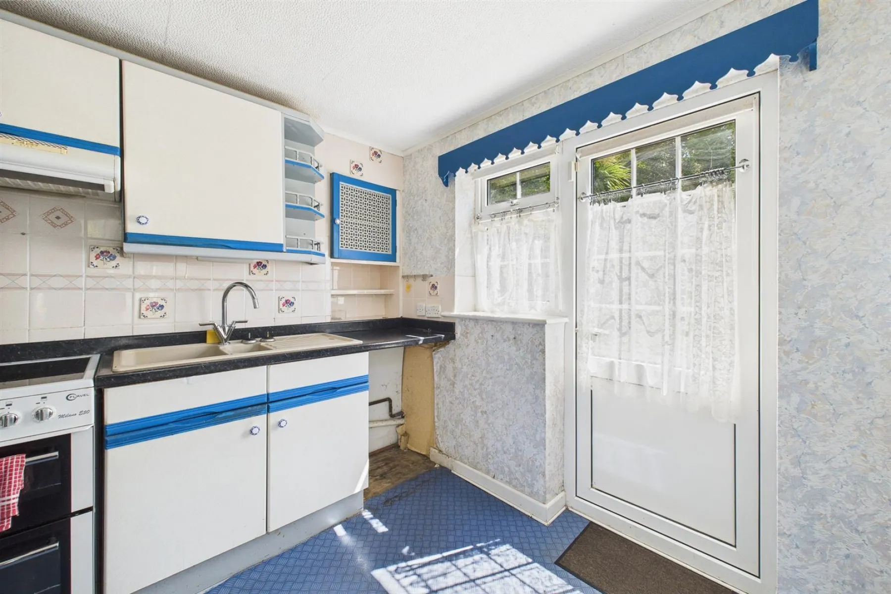DETACHED | UPDATING | SNEYD PARK, 2 bedroom, House - Detached - 33901795