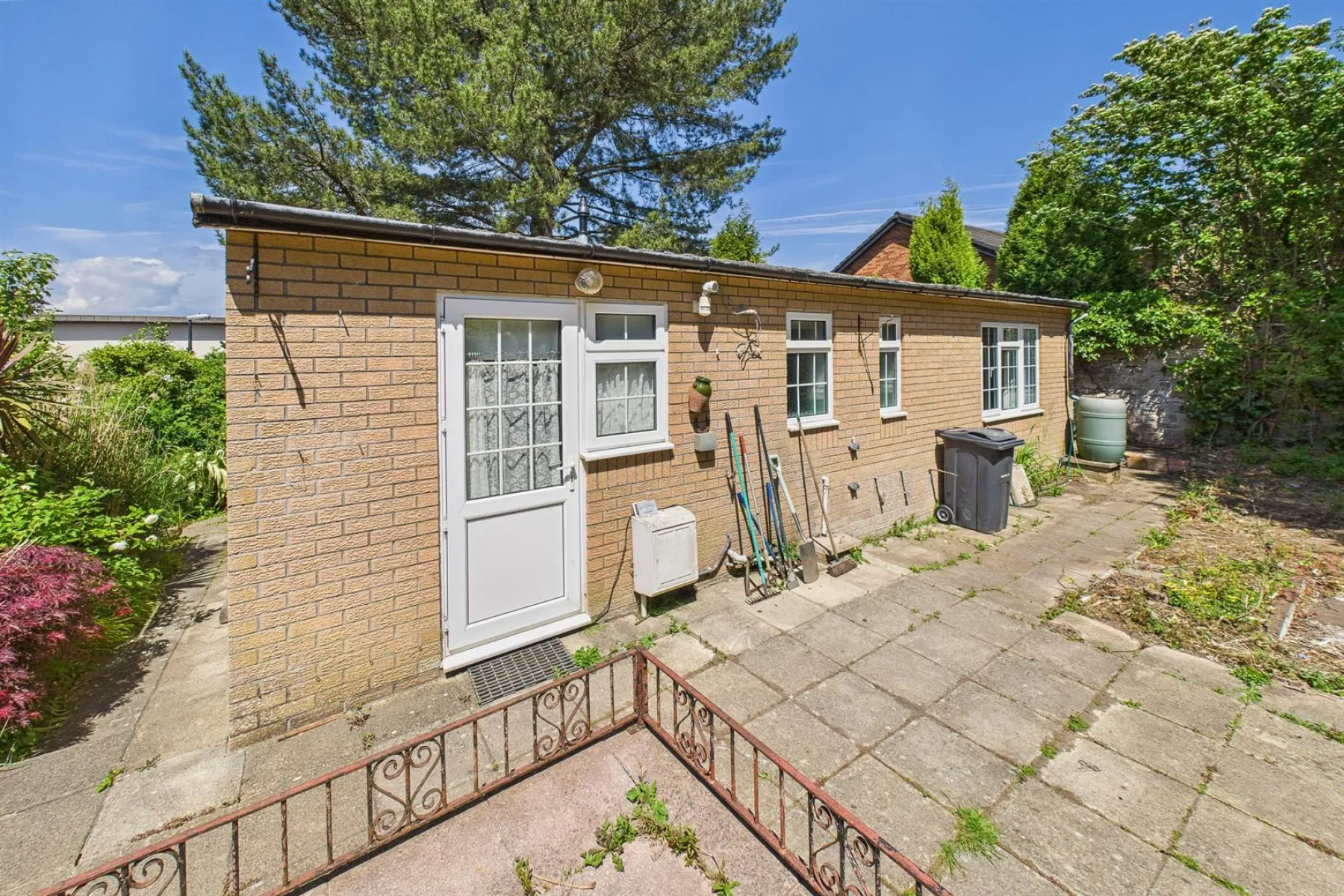 DETACHED | UPDATING | SNEYD PARK, 2 bedroom, House - Detached - 33901795
