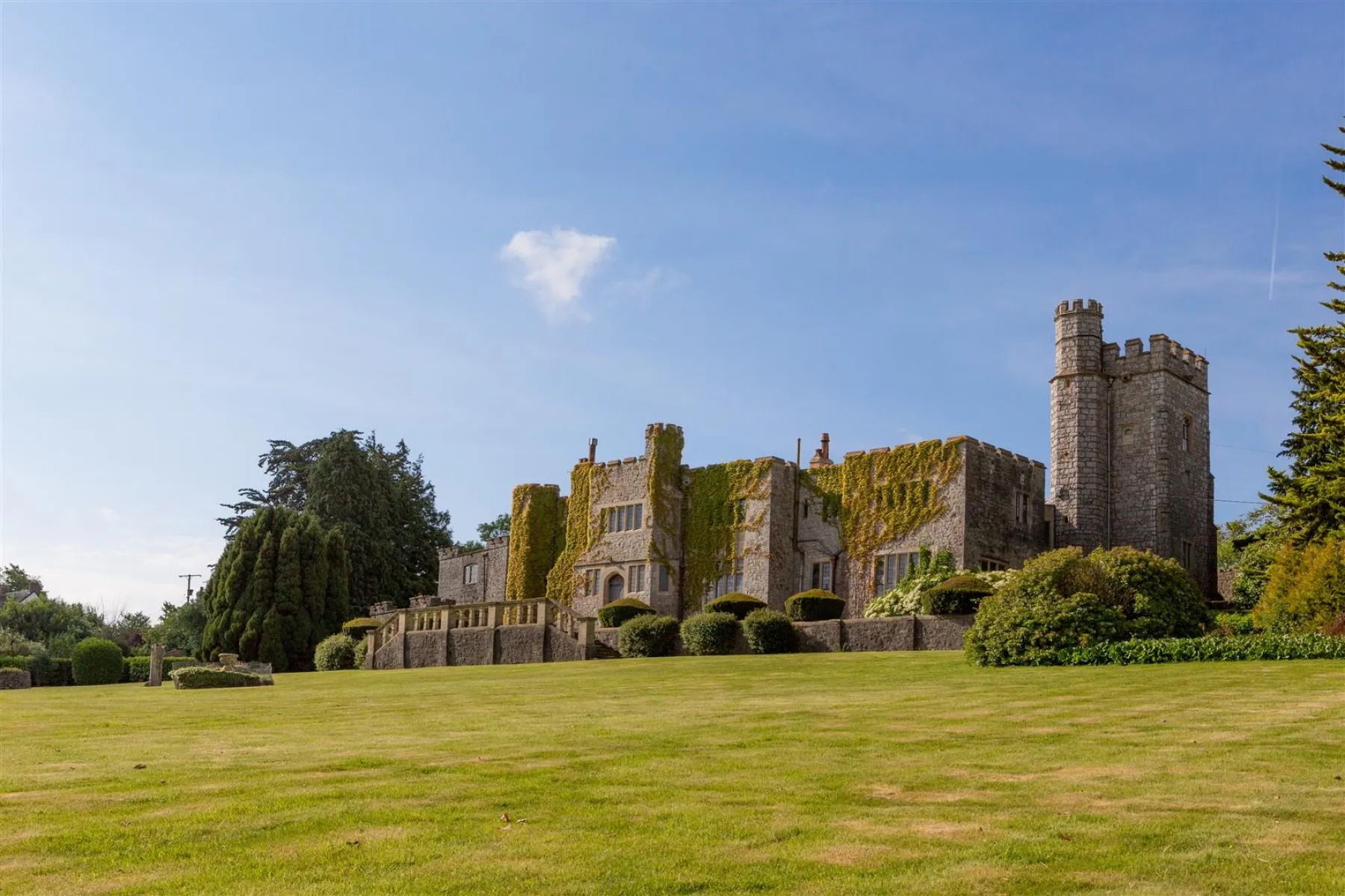 Chilton Polden, Somerset, 8 bedroom, House - Detached - 26078577