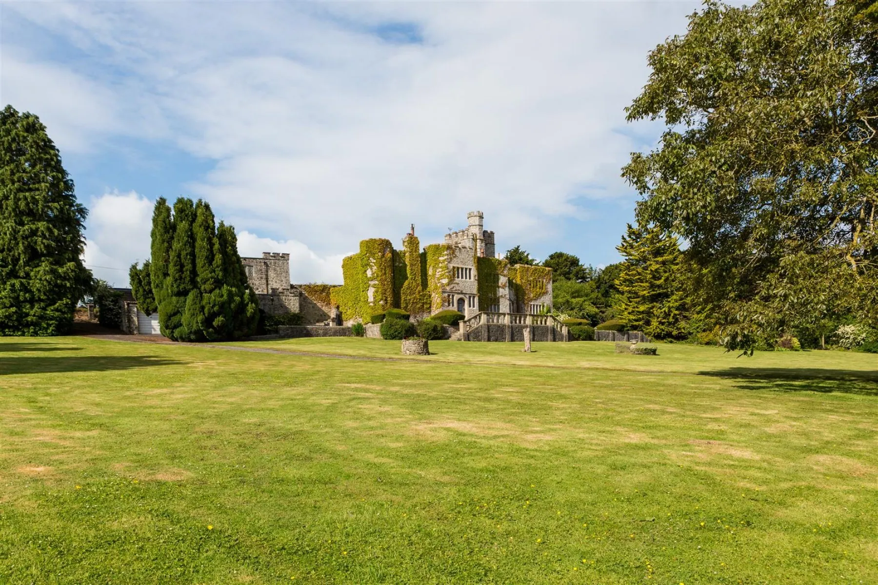 Chilton Polden, Somerset, 8 bedroom, House - Detached - 26078577