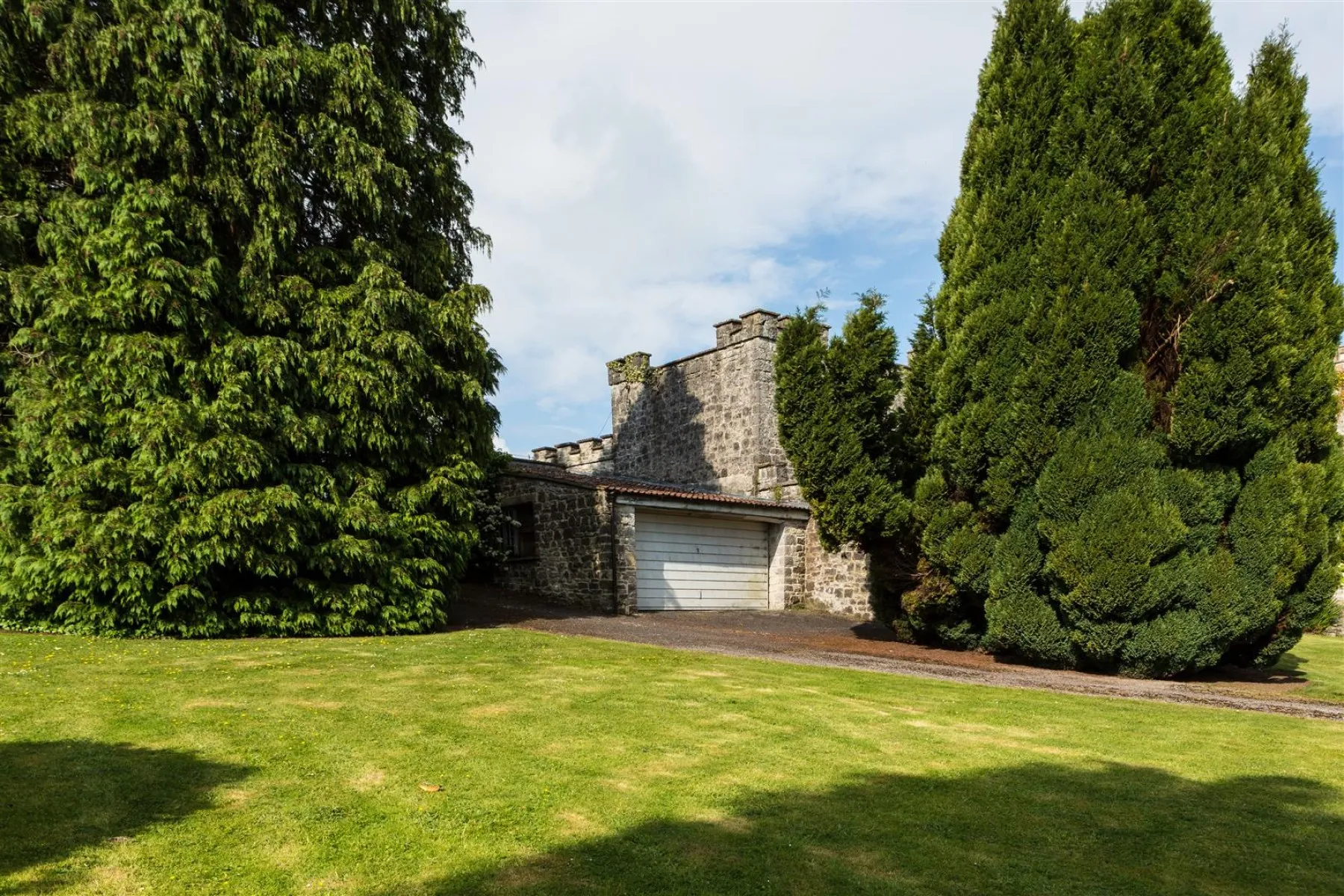 Chilton Polden, Somerset, 8 bedroom, House - Detached - 26078577