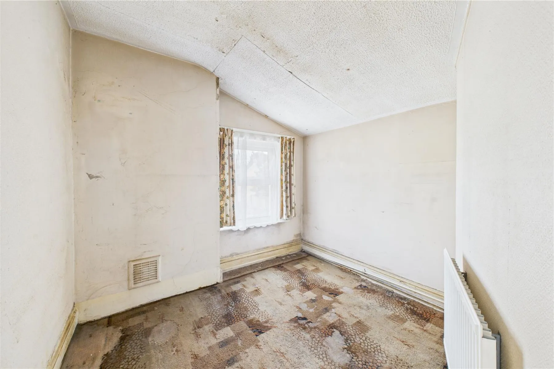 UPDATING | SOUTHVILLE, 3 bedroom, House - Terraced - 34096903