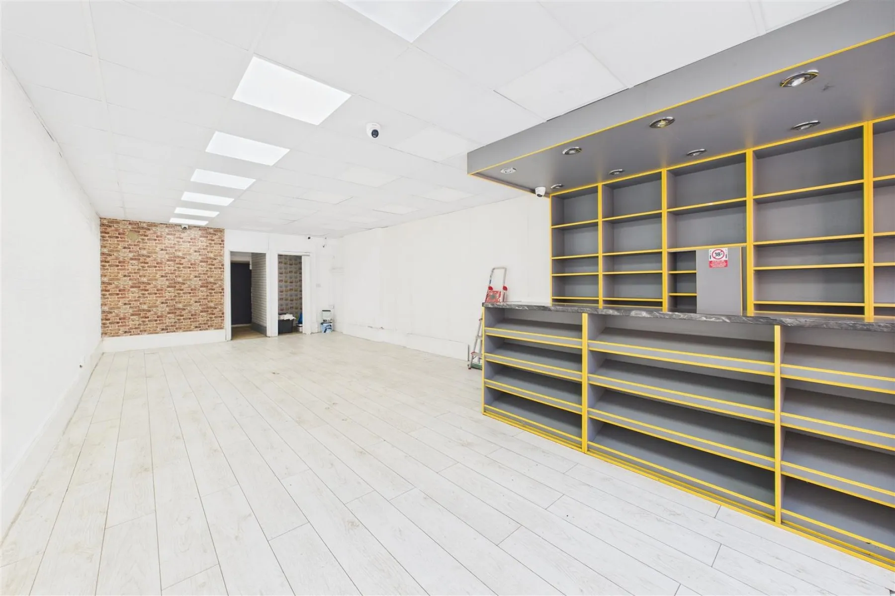 MIXED USE | 2 FLATS | WSM, 2 bedroom, Flat - 34068371