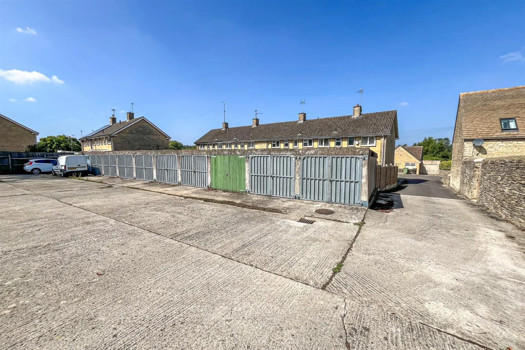 19 GARAGES | LARGE PLOT | CIRENCESTER, Land - Building Plot - 34068668