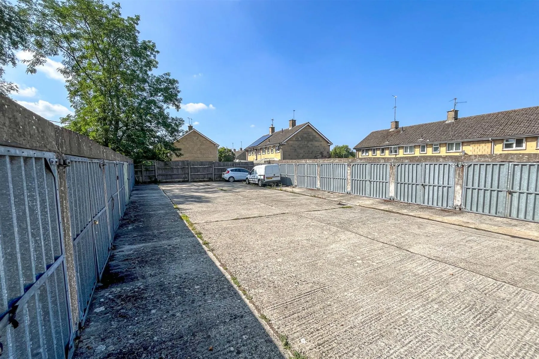 19 GARAGES | LARGE PLOT | CIRENCESTER, Land - Building Plot - 34068668