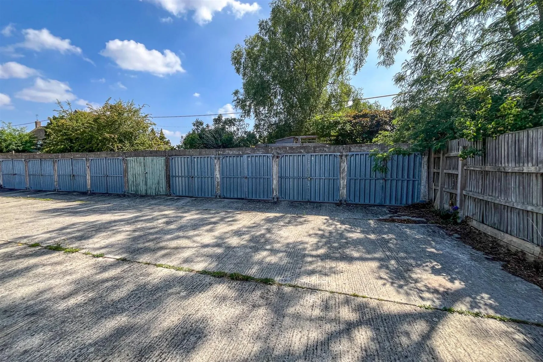 19 GARAGES | LARGE PLOT | CIRENCESTER, Land - Building Plot - 34068668
