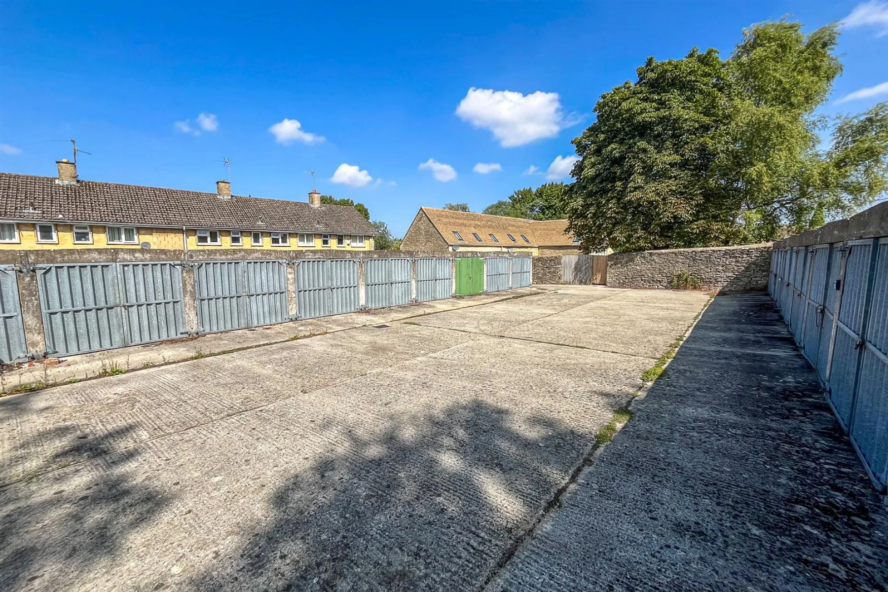 19 GARAGES | LARGE PLOT | CIRENCESTER, Land - Building Plot - 34068668