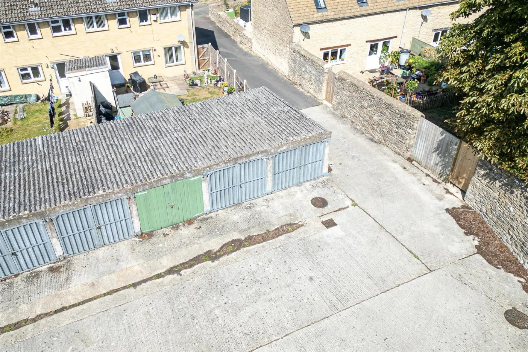 19 GARAGES | LARGE PLOT | CIRENCESTER, Land - Building Plot - 34068668