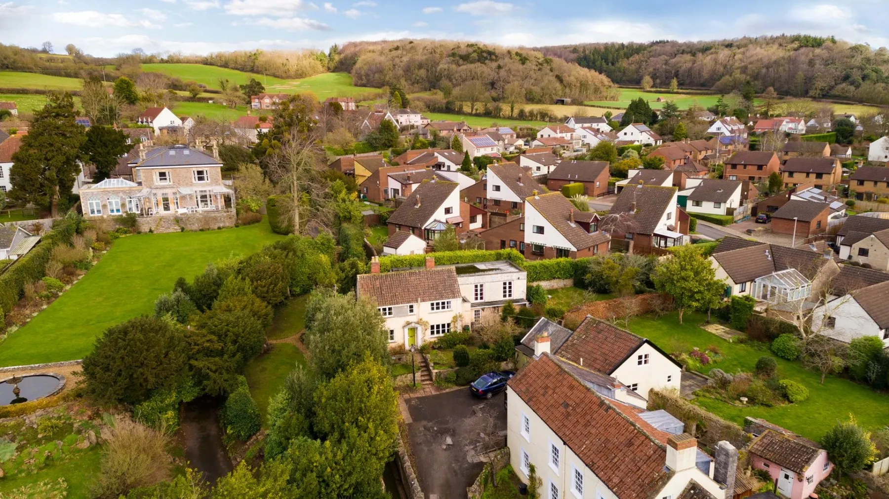 WRINGTON TOWNHOUSE - HUGE POTENTIAL, 4 bedroom, House - Detached - 27664243