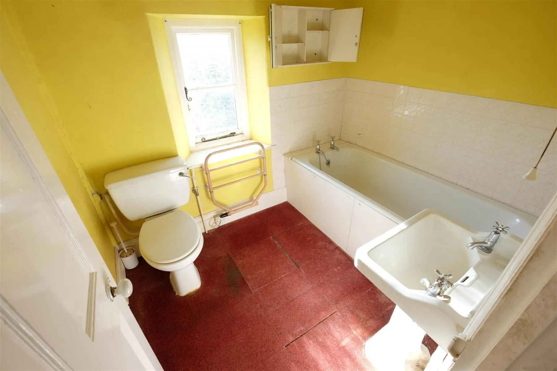 WRINGTON TOWNHOUSE - HUGE POTENTIAL, 4 bedroom, House - Detached - 27664243