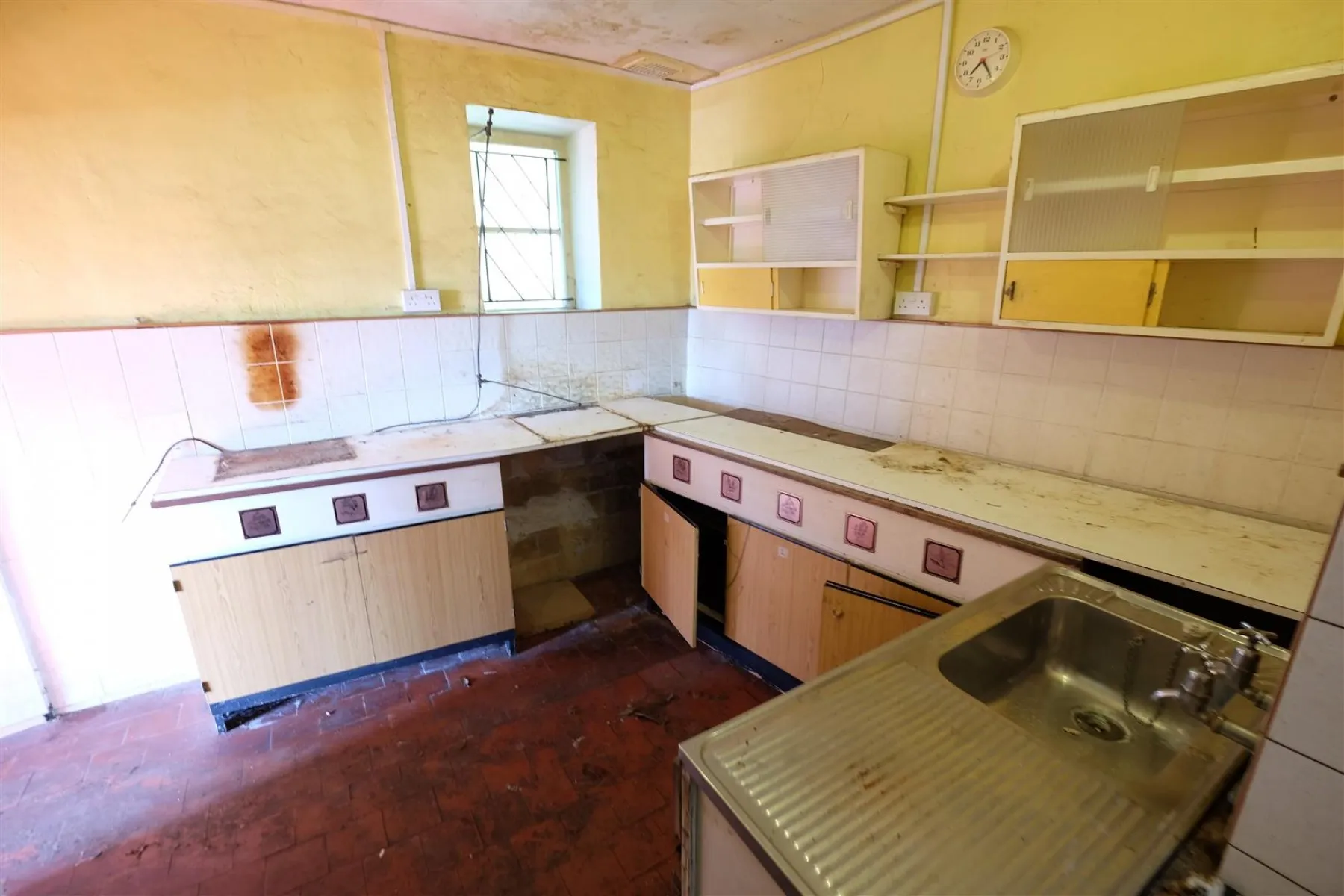 WRINGTON TOWNHOUSE - HUGE POTENTIAL, 4 bedroom, House - Detached - 27664243