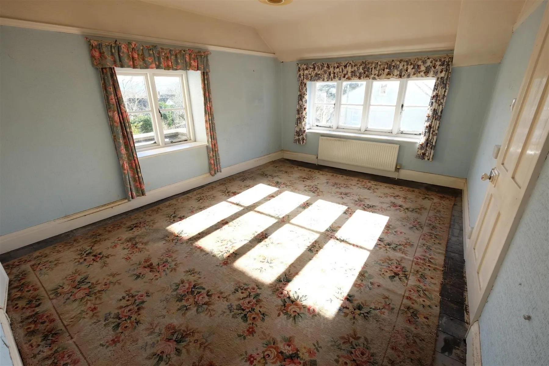 WRINGTON TOWNHOUSE - HUGE POTENTIAL, 4 bedroom, House - Detached - 27664243