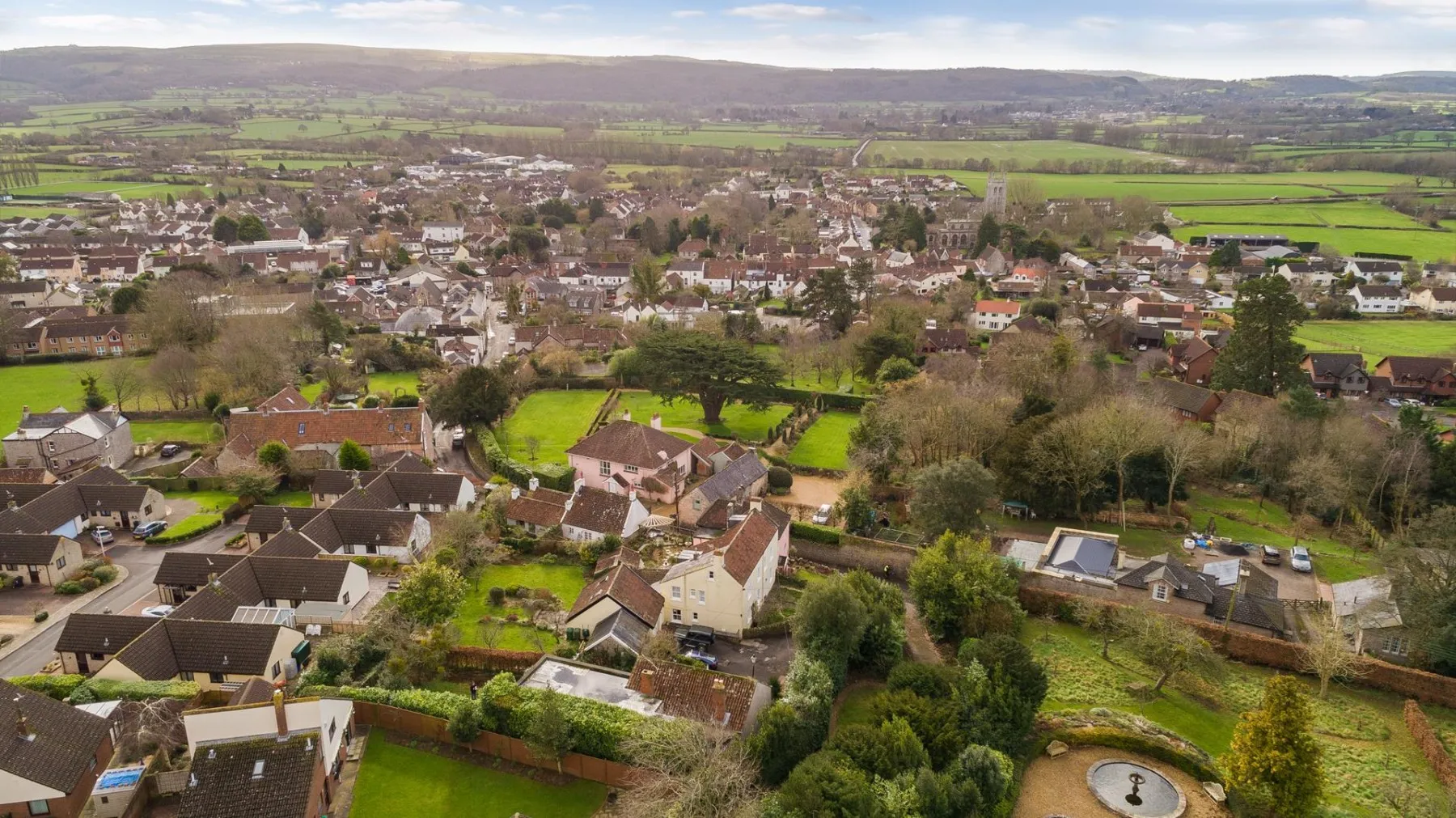 WRINGTON TOWNHOUSE - HUGE POTENTIAL, 4 bedroom, House - Detached - 27664243