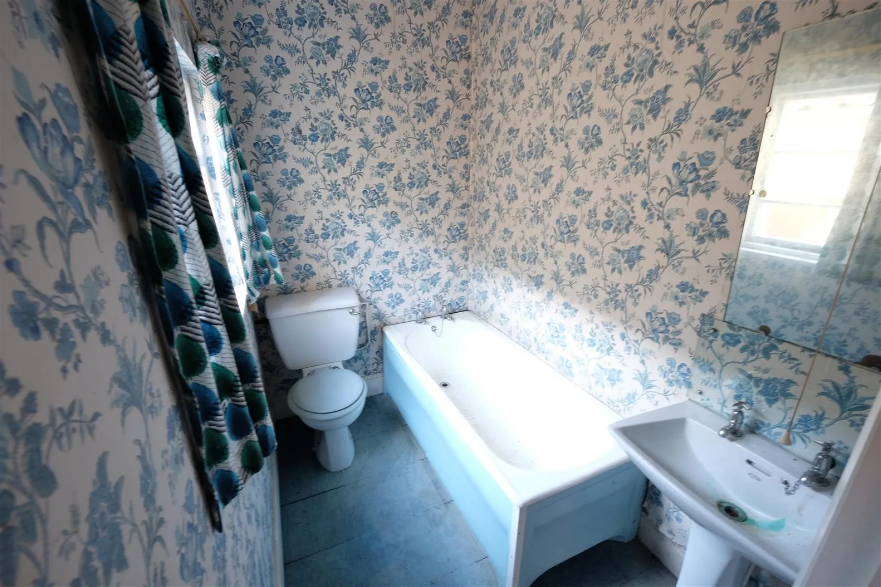 WRINGTON TOWNHOUSE - HUGE POTENTIAL, 4 bedroom, House - Detached - 27664243