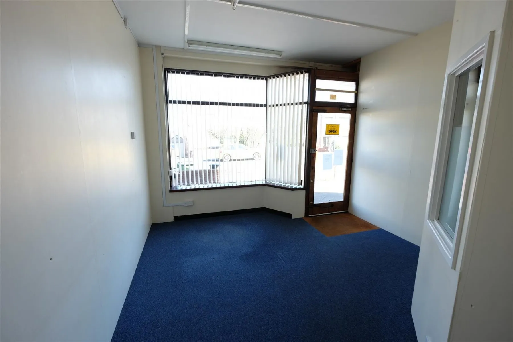 RETAIL UNIT + FLAT + GARAGES, 2 bedroom, Commercial - 27931760