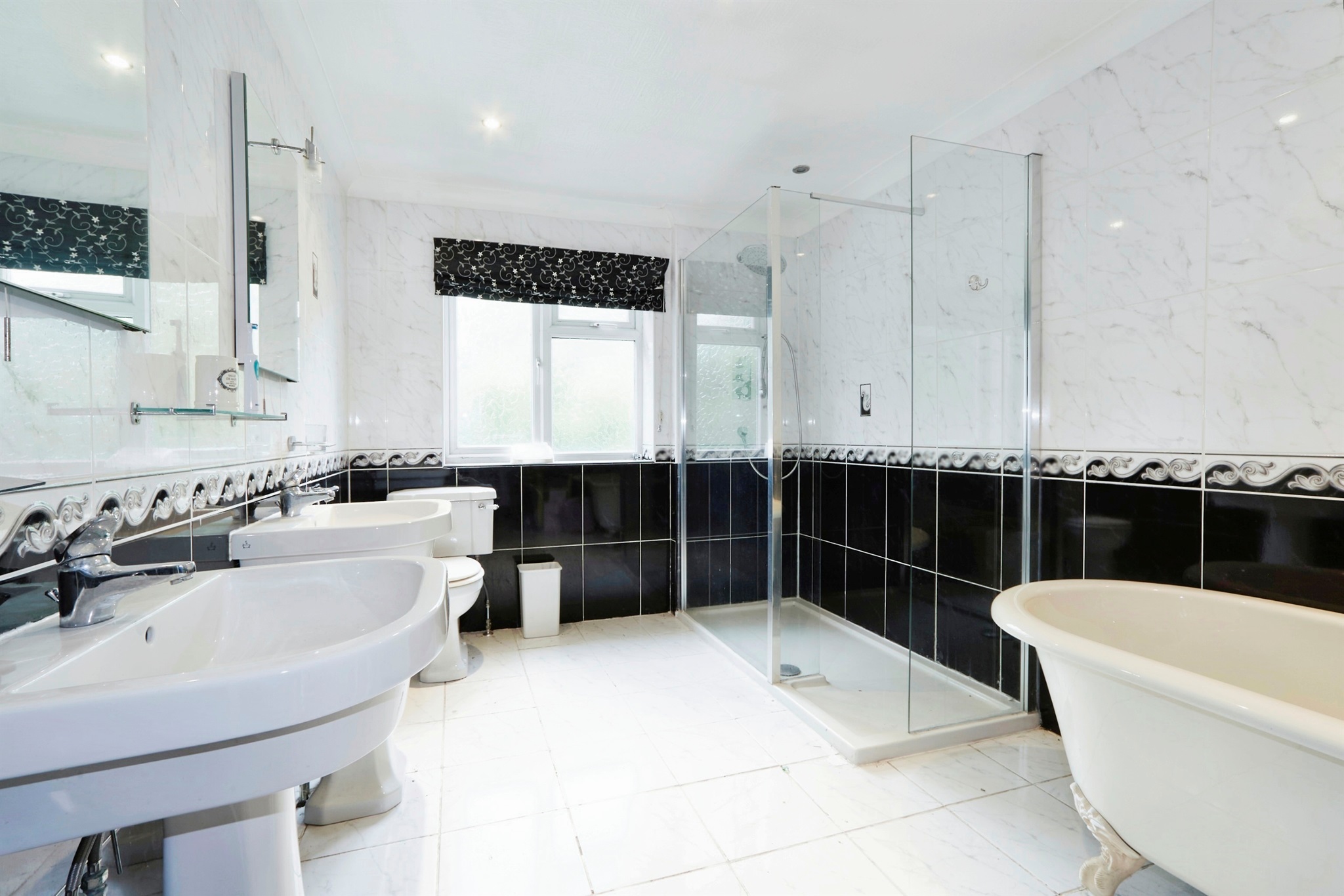 6 bed Detached