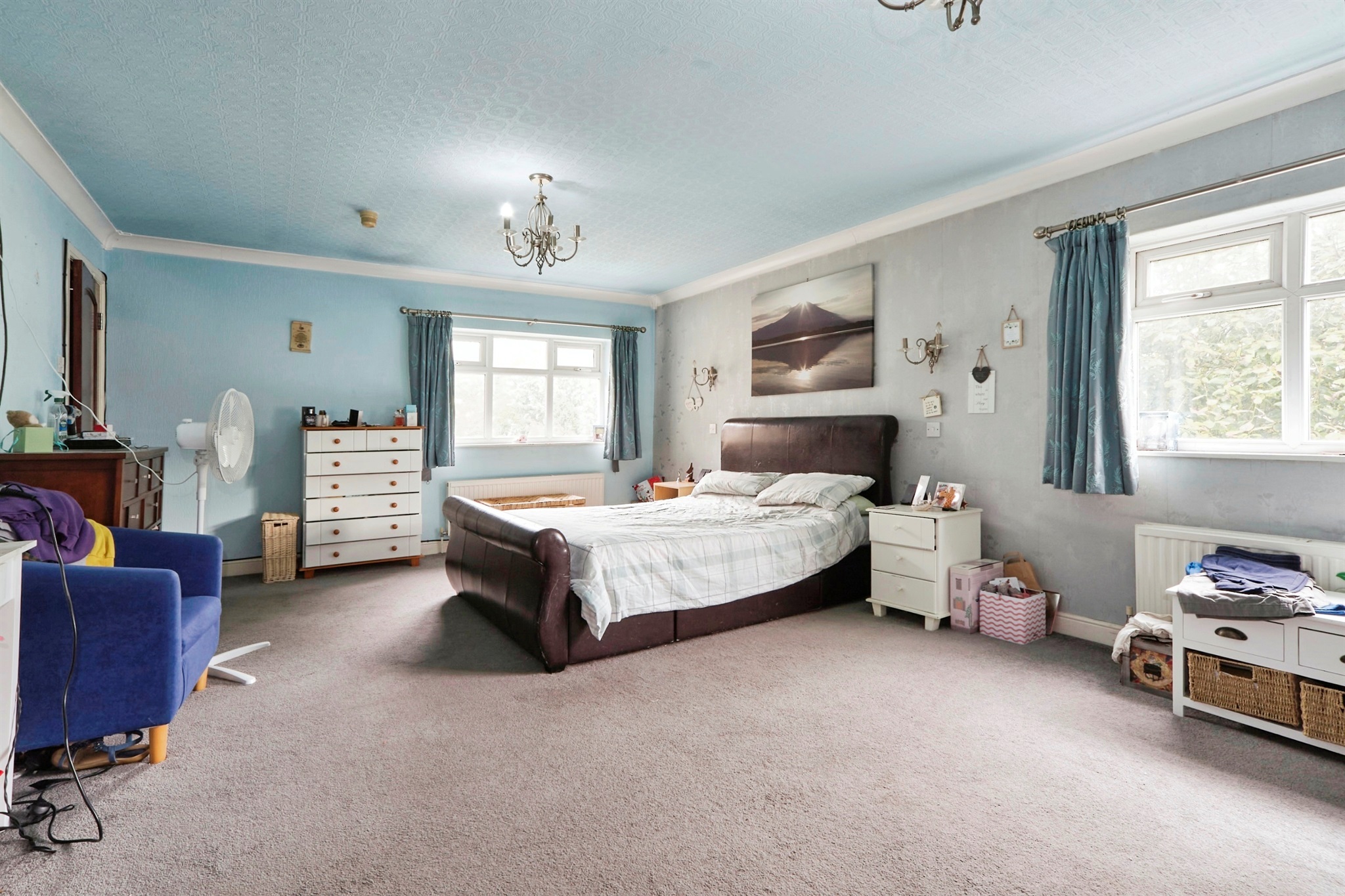 6 bed Detached