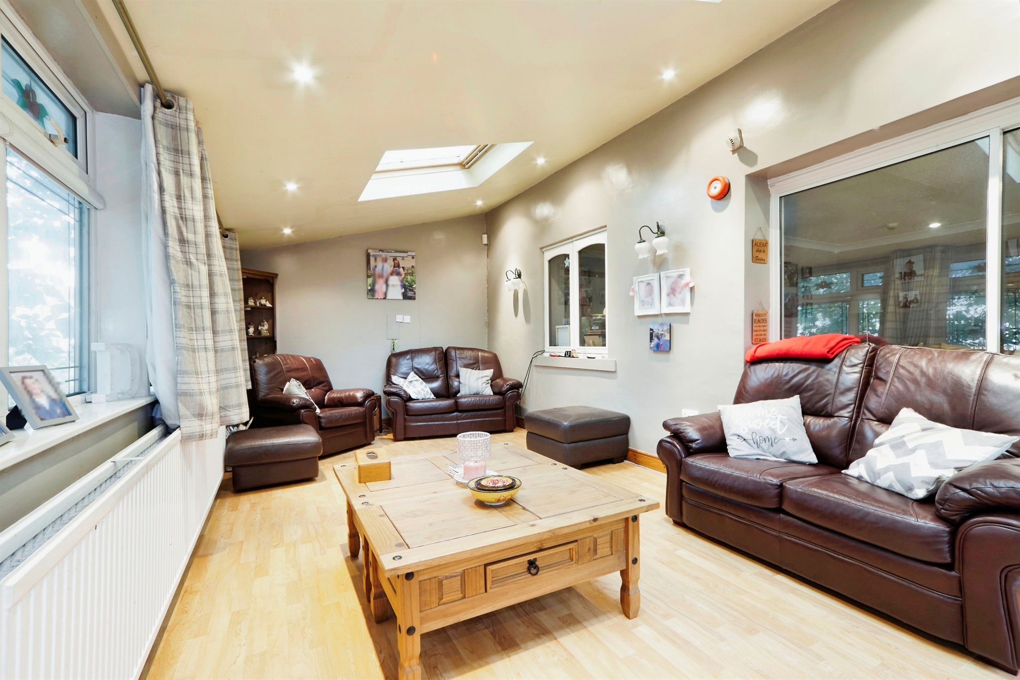 6 bed Detached