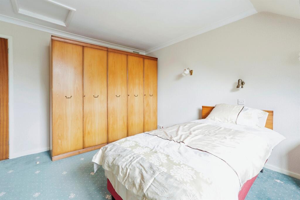 3 bed Semi-Detached Bungalow