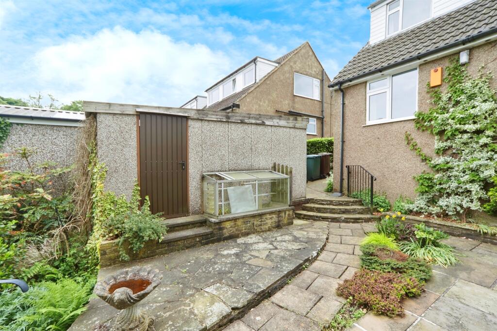 3 bed Semi-Detached Bungalow