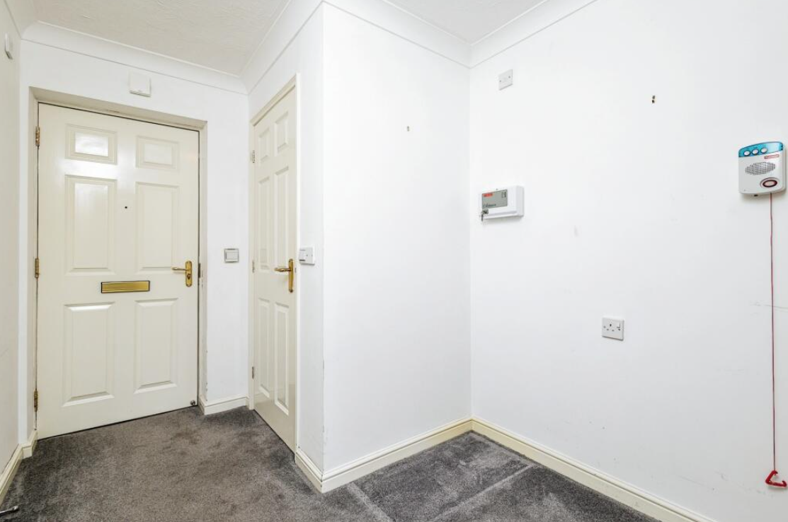 1 bed Ground Flat