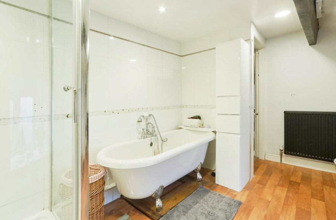 3 bed End of Terrace