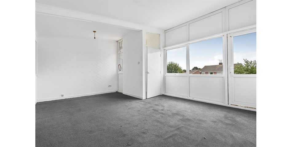 TWO BEDROOM FIRST FLOOR APARTMENT IN NEED OF REFURBISHMENT