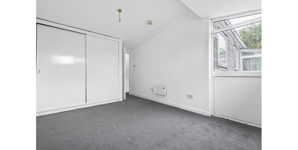 TWO BEDROOM FIRST FLOOR APARTMENT IN NEED OF REFURBISHMENT