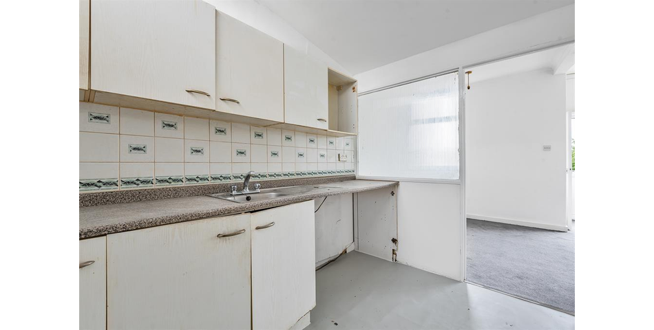 TWO BEDROOM FIRST FLOOR APARTMENT IN NEED OF REFURBISHMENT