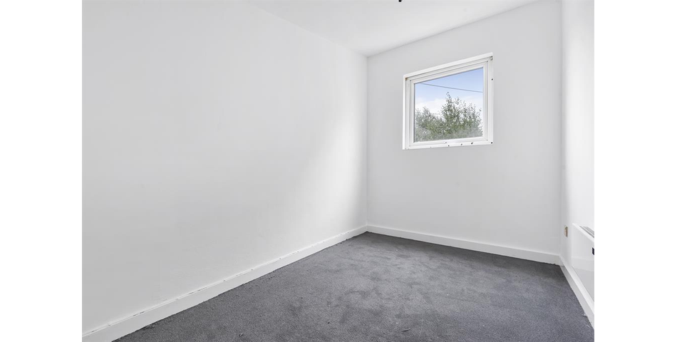 TWO BEDROOM FIRST FLOOR APARTMENT IN NEED OF REFURBISHMENT