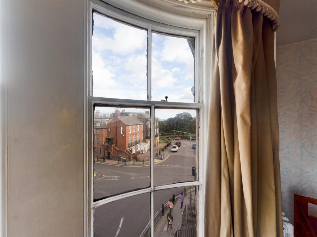 5 bed Commercial Property