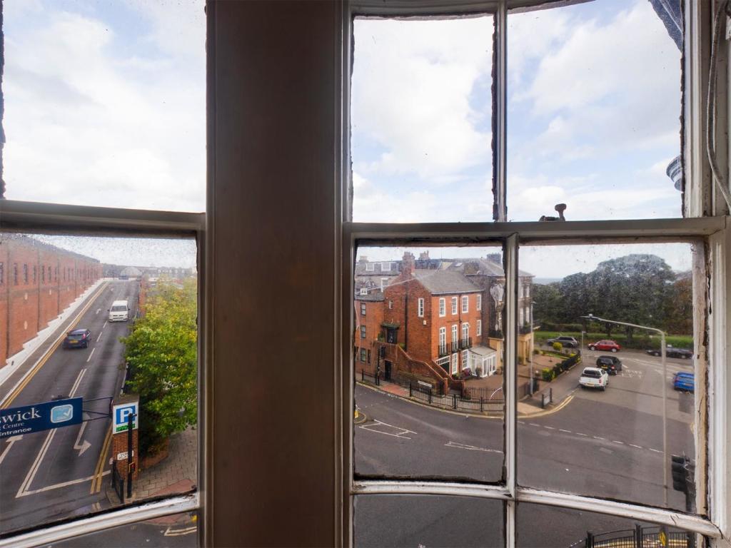 5 bed Commercial Property