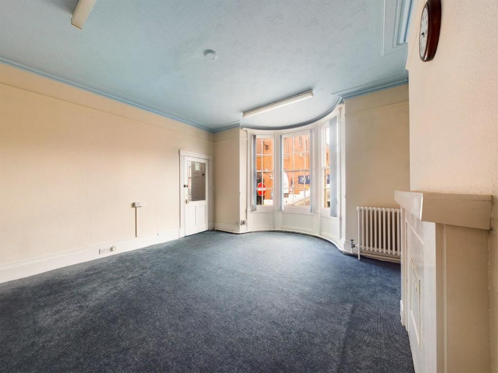 5 bed Commercial Property