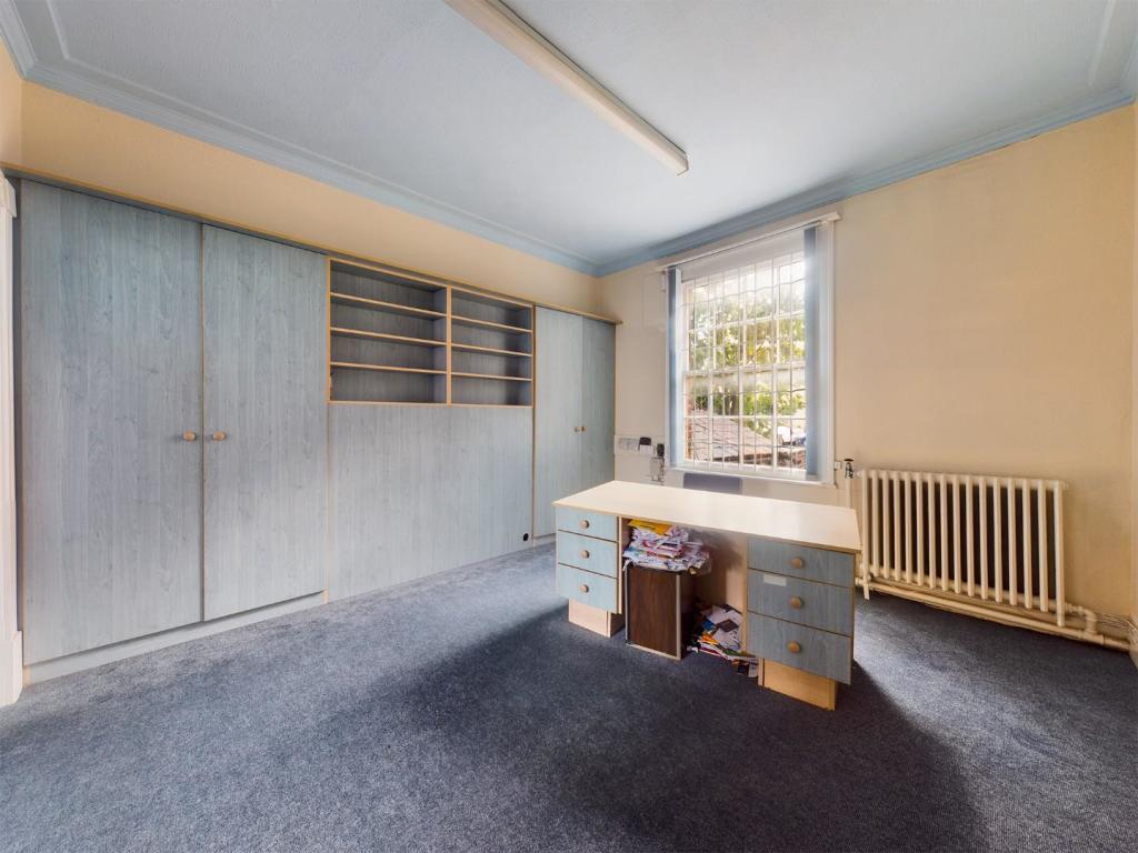 5 bed Commercial Property