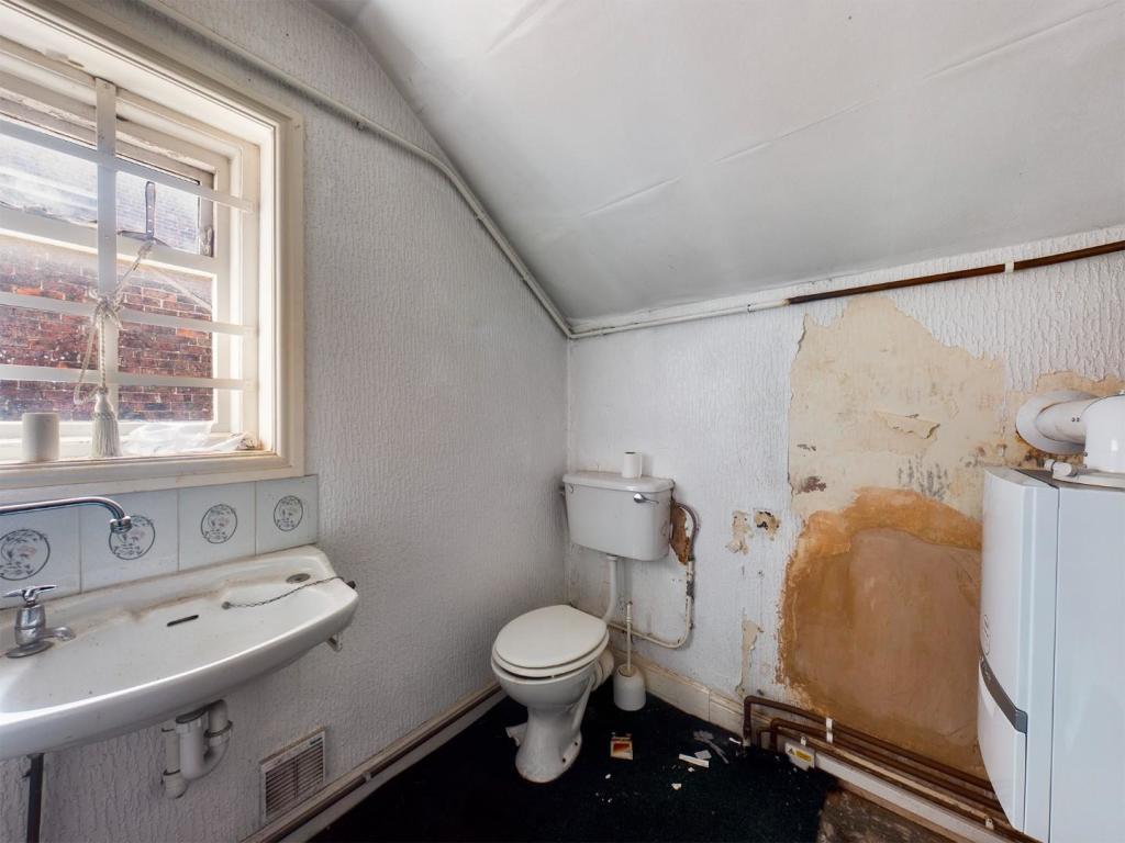 5 bed Commercial Property