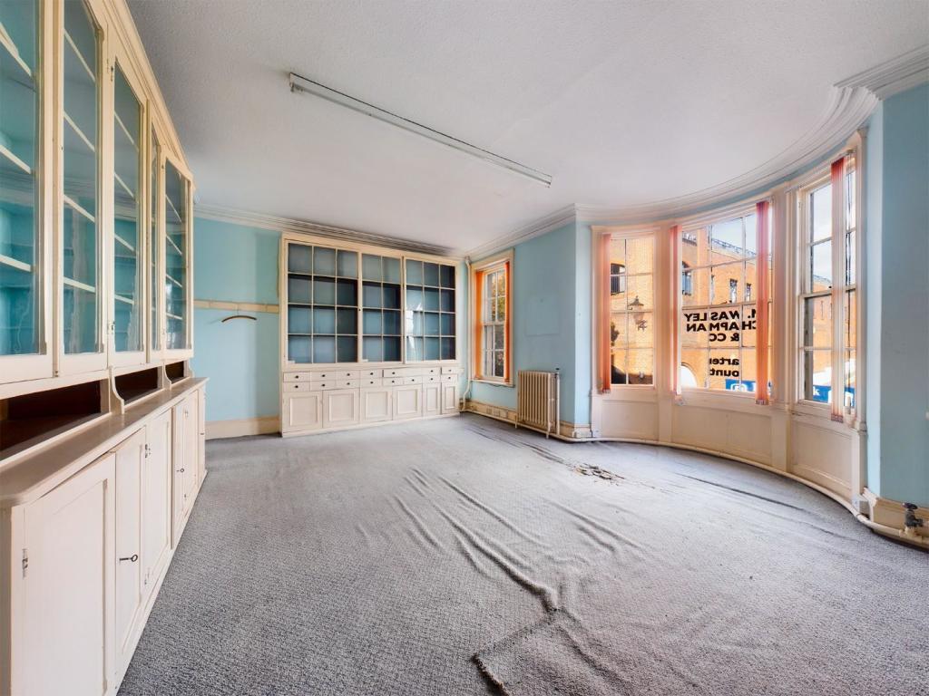 5 bed Commercial Property