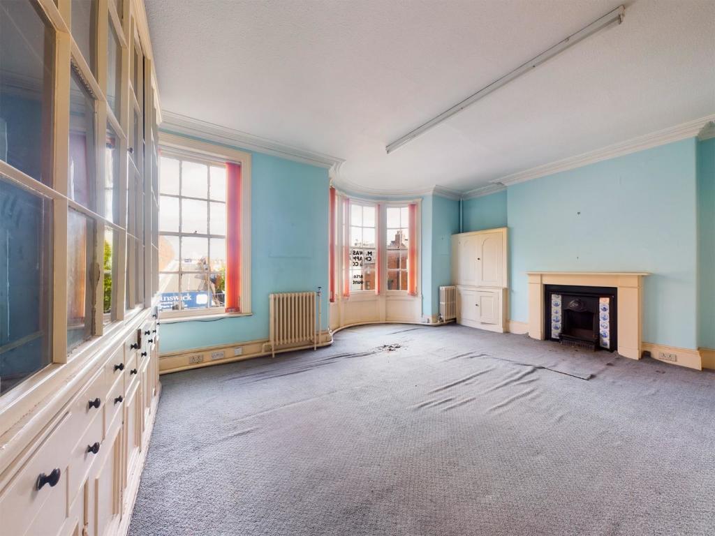5 bed Commercial Property